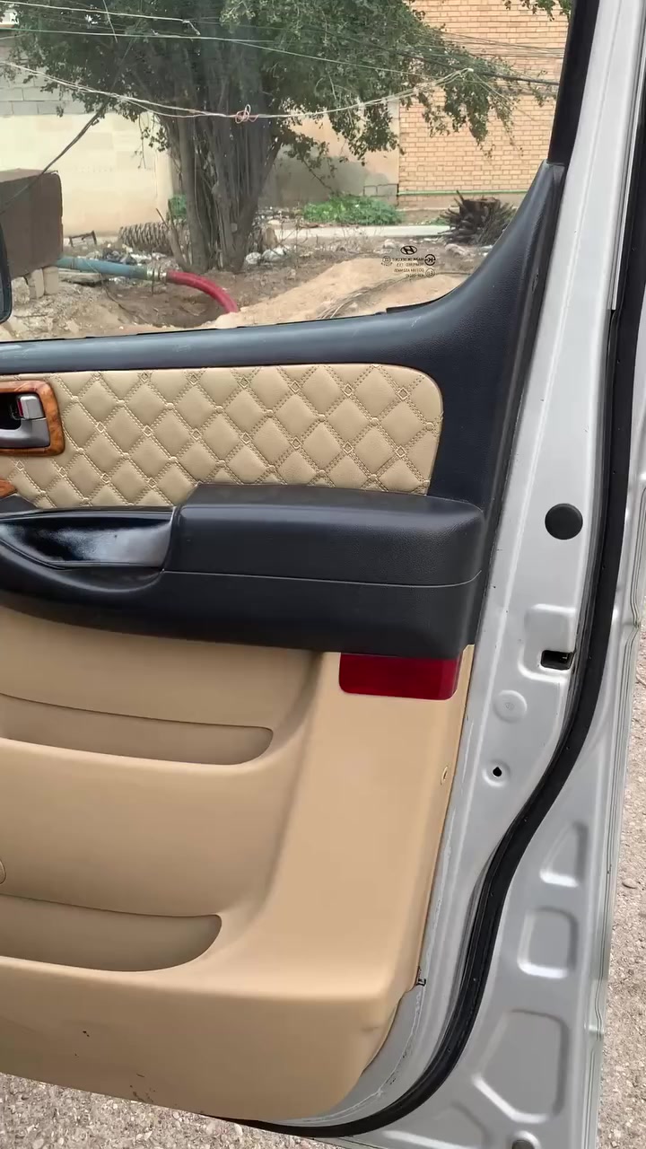 ستاركس 2008 مفتوح
مكينه جديدة بالجيس كير عادي 
تدفئة تبريد ثلج 
غرفتها جديده 
رقم بغداد انكليزي بأسمي
بدون قطرة
 فقط بيها بارد بالباب السلايت الخلفي مع الجامرلغ
السعر 120 وبيها مجال
المكان ديالى خان بني سعد  

التواصل
***********
