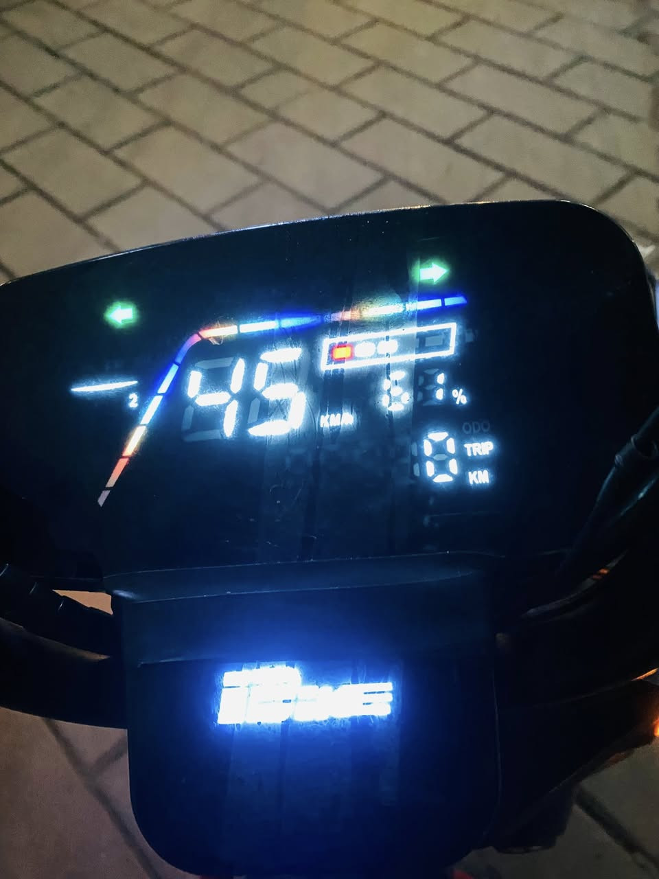 سلام عليكم دراجة شحن مواصفات حلوه بيها نضامPسرع نوعها RAYAN MOTOR2️⃣الدراجه حلوه ونضيفه سرعتها ٤٥حقيقي دبل إشاره لايت LEDمابيها اي عطل سعرها٣٥٠ قفل الرقم ***********
