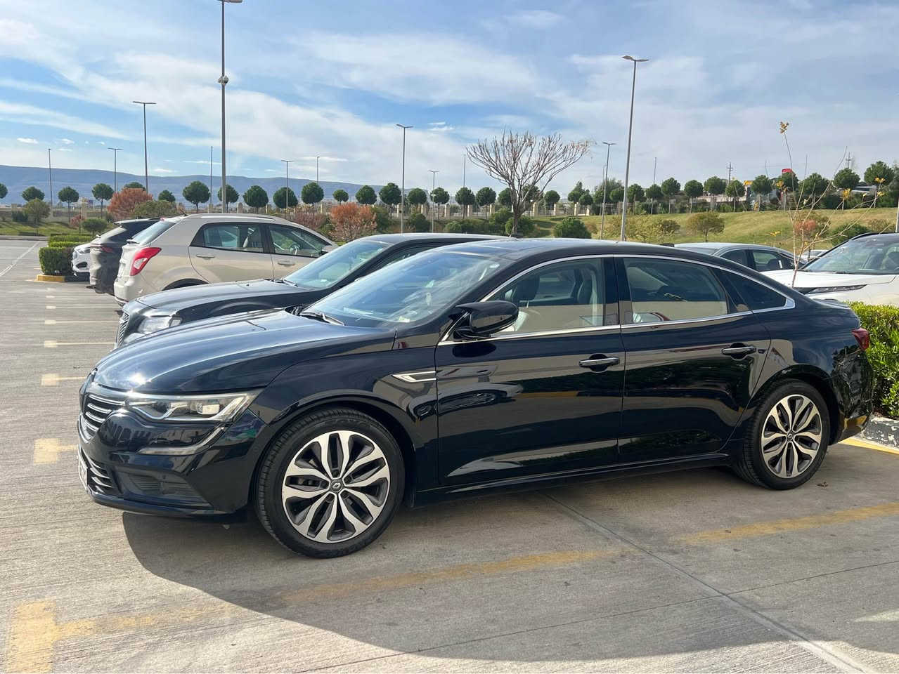 ڕینۆ تالیسمان 2018 فول فول مواسەفات
سفری شەریکەی ئێرەیە و نمونەیە لە جوانی
و‎تەنها 80هەزار کم رۆیشتووە   
دوو بەسمەی بیلادی لەگەڵە،
بەسمە ‎ پانۆراما   ‎ناو رەش و سوور داتاشۆ 
ماوس بۆ شاشەبریەک بەسمە
کوشن جلد  ‎کوشن سارد و گەرم
کوشن غەزن  ‎پرۆفایل زیاد کردن  ‎کوشن کارەبای 
کوشن مەساج,  ‎ شاشە گەورە ,  ‎گێچ ئەلیکترۆنیی، 
سەلاجە  ‎کامێرا, مۆدی ڕێگا ,‎5 مۆدی سوکان
و‎5 ڕەنگی کامل لید سەماعەکانی بۆسن 
٣٦٠ پلە ڕادار ئاوێنە ڕادار خەتی جادە 
خوێندنەوەی هێماکانی هاتو چۆ
ئاوێنە کارەبایی (شەفت) ئۆتۆپاڕکە
پەردەی بیلاد
ئۆتۆ ستارت و ستۆپ (لەکاتی ترافیک خۆی ئەکوژێتەوە)
لایت لید 
(سندوق شەق)و بە سێ جۆری تریش ئەبێتەوە
تەحدید سورعە  لیمیتی سورعە سوکان کامل کارپلەی 
فڵچەی جام ئۆتۆ 
فول ئۆتۆ لە ڕێگا و شەوان خۆی فول 
ئەکوژێنێتەوە و هەڵی ئەکا بە پێی پێویست
سیستەمی کلیلی زیرەک کە ئۆتۆ لۆکە واتا سێ مەتر 
دورکەوتیتەوە خۆی سەیارەکە قوفڵ ئەبێ وە بە پێچەوانەشەوە
مەکینە مەرغوب ١.٦ تۆربۆ

سعر:140گەڵا و مامەڵە 

تازە هایدرۆلیکی گۆڕاوە+پاتری تازەیە +قولاغی گیڕ تازەیە +رەقەم باریک

ژمارەی مۆبایل 
*********** السليمانية, العراق
