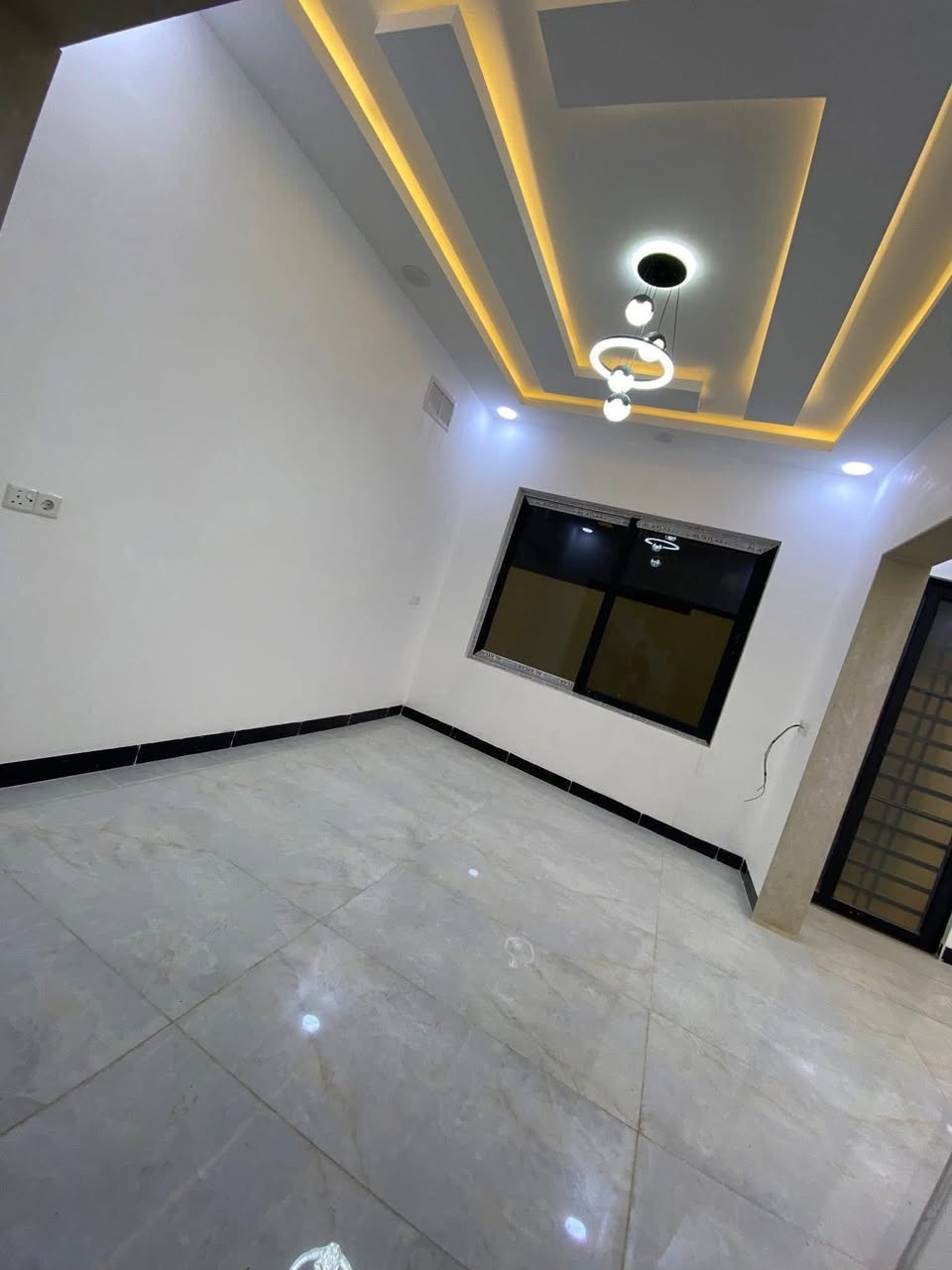 السلام عليكم 
داران  للبيع 🏠🏠
حي الصديق 🌸
مساحة كل دار 110 م ⬅️
واجهه 10،5 م ☑️
شارع تبليط 12 م 🌈
اتجاه شروق تام ☀️
بناء حديث تسليم مفتاح 🔑
طابقين 🩷
ط/  كراج ومطبخ وهول واستقبال وغرفة نوم وصحيات ومناور ♦️♦️
ط2/ 3 غرف نوم وصحيات وبيتونه صغيره وسطح كاشي 🔹🔹
نظام دكتات وسبالت وتأسيس غسالات 
وجبس بورد 🔸🔸
للاستفسار مراجعة مكتب المدينه سايدين الصديق ☄️
***********
***********

لمعرفة السعر الانضمام إلى قناتنا في التليكرام عبر الرابط ادناه 

https://t.me/al_madena
