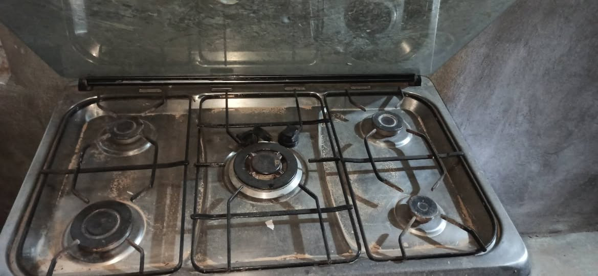 سلام عليكم طباخ 5 عيون وفرن فوك وجوه الفوك شغال والجوه مرات يشتغل مرات يطفي والدكمه مال العين مال نص مكسوره يشتغل بس رايدله دكمه


**إذا كنت صاحب هذا الإعلان وتريد حذفه لأي سبب، رجاءا أرسل رسالة إلى الدعم الفني**