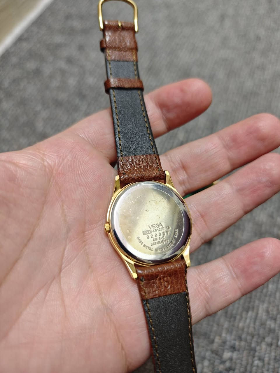 سلام علیکم. 
ساعە ستزن جنکشن یابانی اصلی للبیع. باتری. قطر 33 ناعم. فنتج قدیم. ساعە رسمیە کلاسیکیە رائعە جدا. نضیف جدا بالستیكر. سعر 40 الف.


**إذا كنت صاحب هذا الإعلان وتريد حذفه لأي سبب، رجاءا أرسل رسالة إلى الدعم الفني**