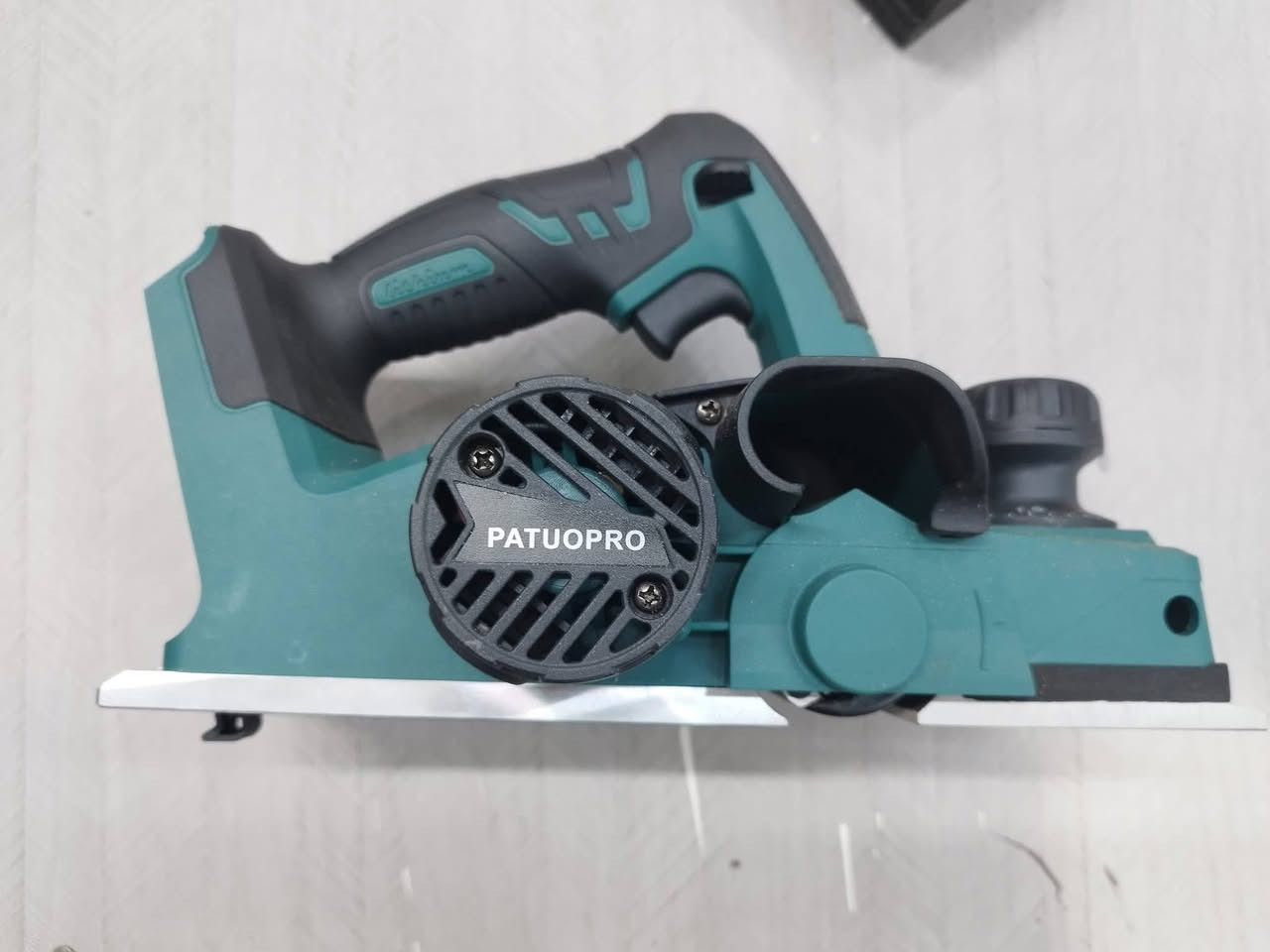 للبيع منشار خشبي
جديدة مع كاملة ملحقاتها 
فقط بدون بطارية وشاحن بطارية 
قوية ومناسبة لأعمال النجارة وتسوية الخشب
ويّاها ملحقاتها كاملة مثل ما مبين بالصور

💰 سعر مميز – للاستفسار تواصل على الخاص 📩 واتساب ***********
