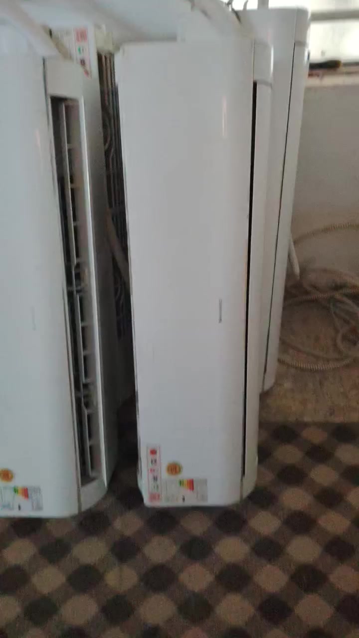 سلام عليكم سبالت للبيع*********** السعر ٥٠٠ ألف للواحد
