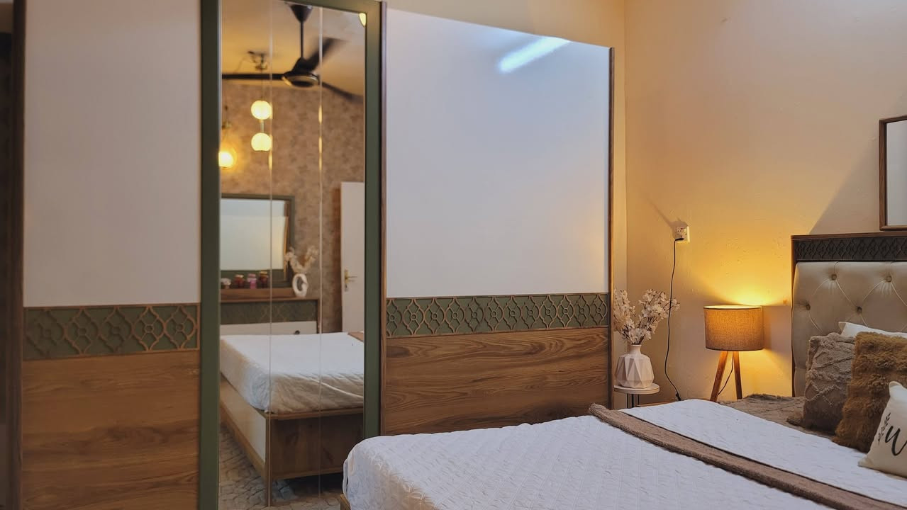 غرفه نوم تركيه درجه اولى تكمه ومودرن 7قطع سرير مخزن واناره وهيودرليك نظافتها مثل صور واحلى مكاني بغداد .. ***********
