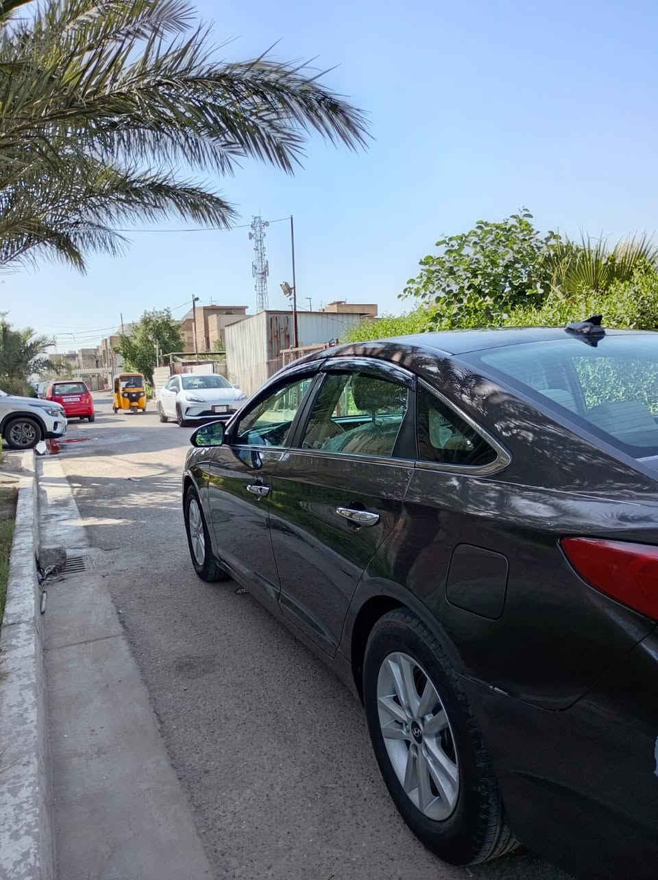 سوناتا للبيع موديل ٢٠١٦ وارد أمريكي محرك ٢٤٠٠ سيارة نظيفه وجاهزه محرك كير تبريد ثلج تخم تاير جديد كل نقص مابيها حادثها جاملغ خلفي وشويه من الصندوق وهنا صار بيها ربع والباقي مكفول سيارة ماشيه ٧٥ الف شاشة كاميرا حساسات رادرات تحكمات رقم الجديد هزه جديده سعرها ٩٥ ورقه ومكان السيارة بغداد البلديات ***********
