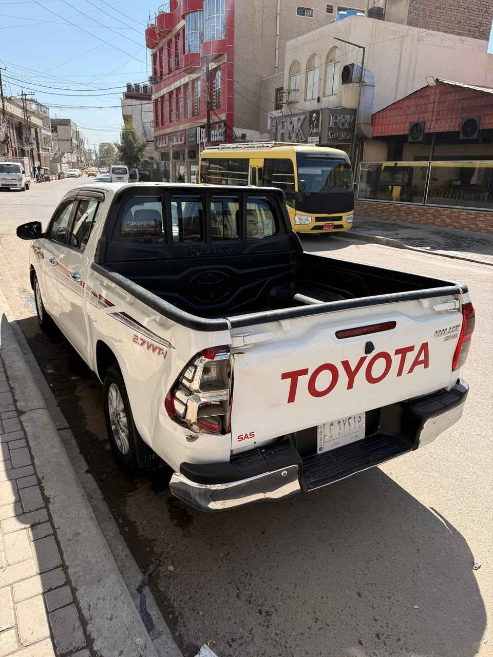 هايلوكس  موديل2023
ممشى120
ضررها بس بك لايت ولباب مثل ما موضح 
السعر 25الف 
رقم***********
