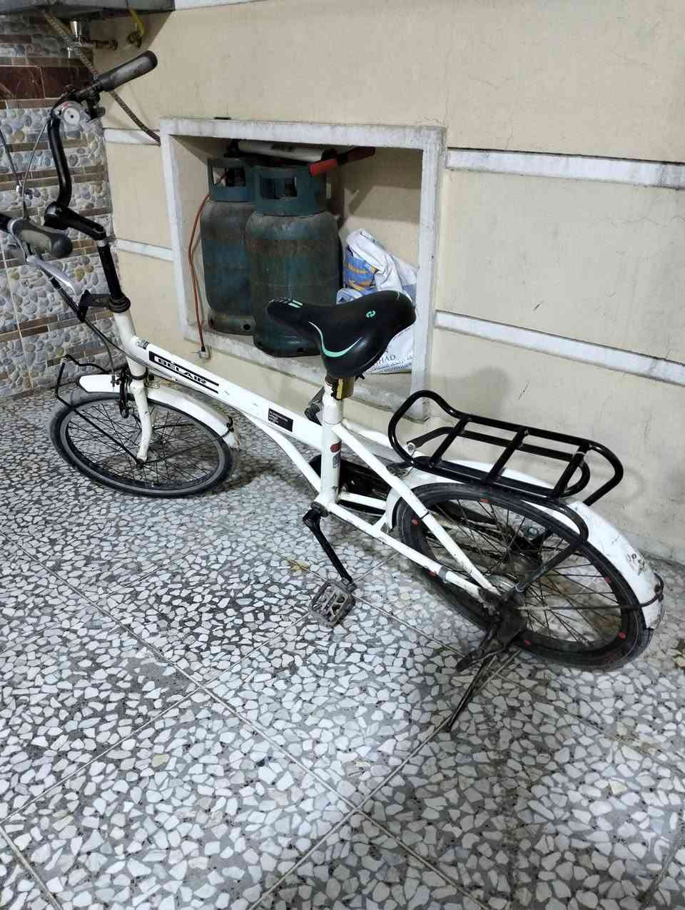 السلام عليكم بايسكل تكسي حجم 24 گير وعگرب وحساس ياباني اصلي السعر 70 وبي مجال بغداد المشتل رقم الهاتف ***********
