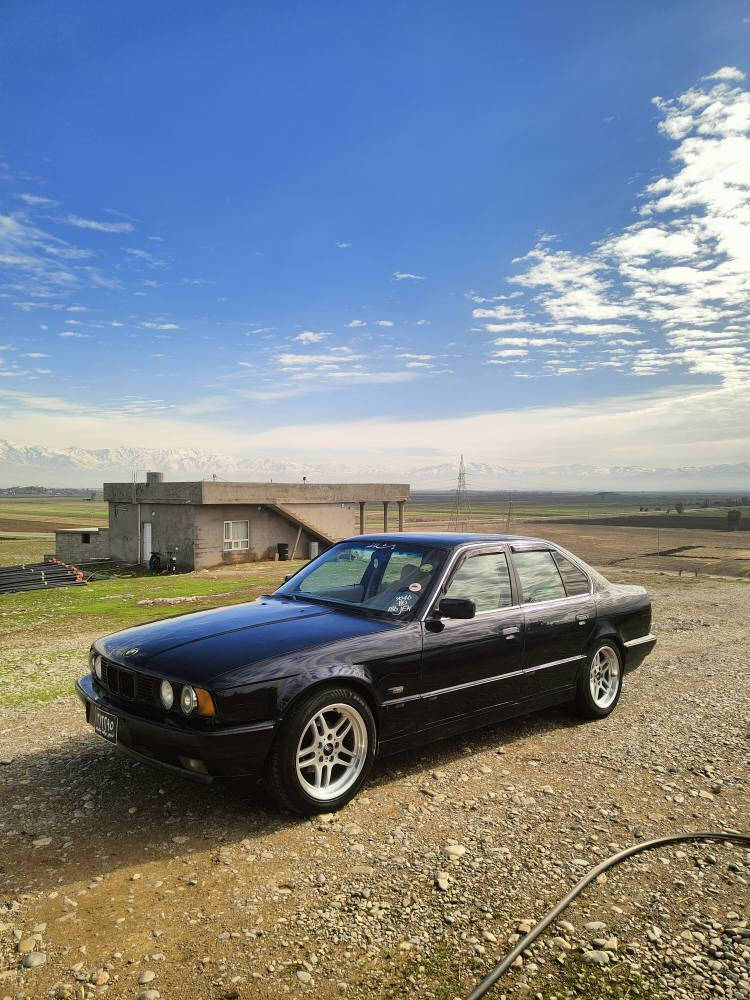 سڵاو لـە هـەموو لایـەڪ
عـلوج عـلوج 
بـیئێم 1993 ی 525 ی تۆماتیڪ
 دوگمەی s و ناو بەفر مەزبوتە
دوو جام ڪارەبـا 
کارەبای مەزبوتە ڪامل
 ئەڵقە و زینۆن ناوی زۆر جوانە 
گێچ دەبڵ ئەڵقە m 
تەنجیل کامل مەزبوت بلوتوس 
چوار ویل و تایە M لۆڪ حەفتەیەکە بەستراوە
بێ دەعم و لێدراو 
موس و بڕاوە بەشەرت 
گێڕ و مەکینە و هەمووی بەشەرت 
شوێن شارەزوور 
سعری . 27 و مەجال 
ڕ.م *********** السليمانية, العراق
