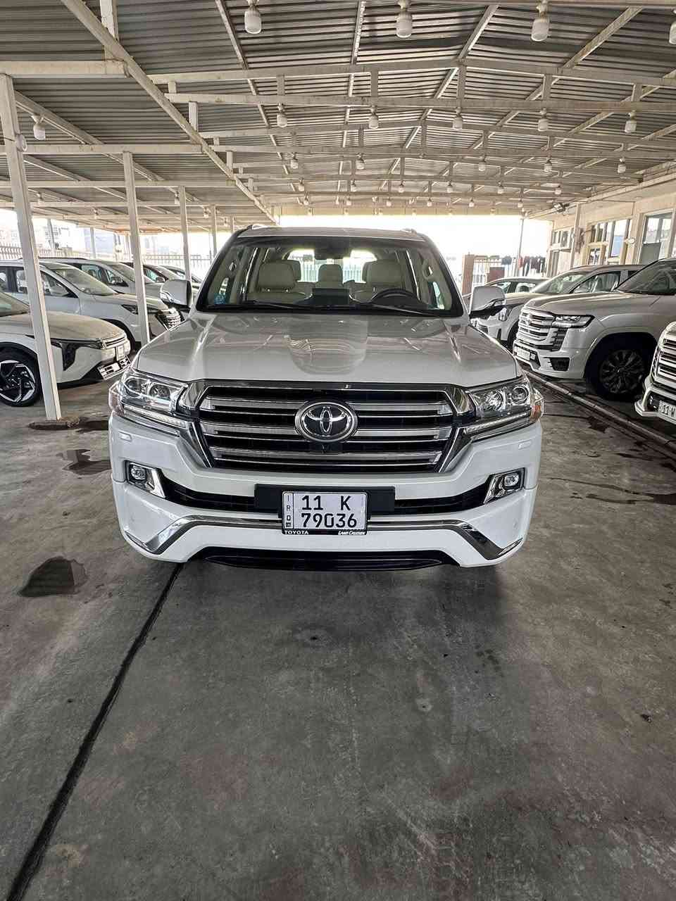 لاندكروز موديل 17 بريم اصل ام الشاحنه الباب الاول . مكفوله كفاله عامه عدا گرن الدعاميه من صفحة الصدر بس وسونارها موجود . سياره ترايها مال زيرو عليها ادامه كامله فلس متصرف عليها . مكينه 6 سلندر 4000 . ماشيه 56 حقيقي رقم بغداد تحويل مباشر مكان السياره الكوت استفسار اكثر اتصال ع الرقم ***********
