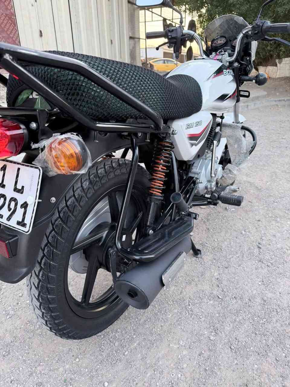 سلام عليكم 🤚
بوكسر للبيع اخت الزيرو 
مديل 2023 
نازله سنه2025 شهر 12 
ماشيه 16 الف دراجه زيرو 
مكفوله كفاله عامه مكينه كير ضربه من كلشي دراجه اخت جديده 
مرقم بغداد رقم انكليزي بسمي تحويل ثاني يوم 
السعر السعر 2750 وبيها مجال حك الجيه 
بكاني الغزالية شارع البداله 
الاتصال *********** اتصال
