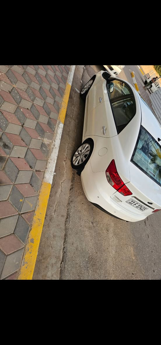 سيراتو ٢٠١٣ فول موصفات عدا البصمه مكينه كير صدر امامي خلفي جديد سياره نضيفه جدآ وجاهزه من كلشي رقم بغداد بأسمي رقم دولي سنويه هزه فحص كله جديد سياره مكفوله من الصبغ والتبديل  بيه بارد ***********السعر ١١٠
