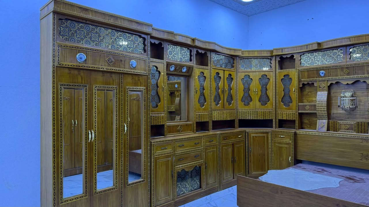 يوجد غرفه نوم صاج عراقي شرط حطاطه اربعينه قطعتين نضافه فول السعر مليون و٢٠٠ للاستفسار الاتصال ***********
