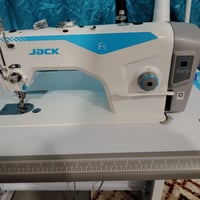 مكينة خياطة • جديدة • مستعملة مرة واحدة