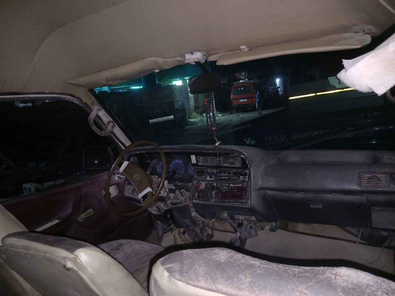 تيوتا هايسا ياباني، موديل ٩٣
٥ ابواب، دجا ناصيا، صفحا طويلا ، قمبورا ، محور بجم فتون، كير ومحرك ٢٧٠١ ، محركها لاتنقيص ولا تبخير اكسل اسعاف، 
دوشما جديدا تنتا جديدا ، كهربائيات جديدا، 
نقصها شغلات بسيطا،
سعر ٤٥ ورقا'***********
