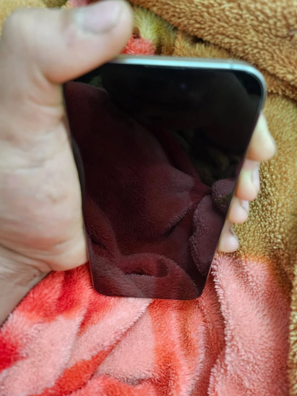 سلام عليكم آيفون 15برو ماكس شرق اوسط جهاز غير داخل بل صيانه ول صوره واضحه شاشه نضافه 100/100 ***********بغداد الاعظميه
