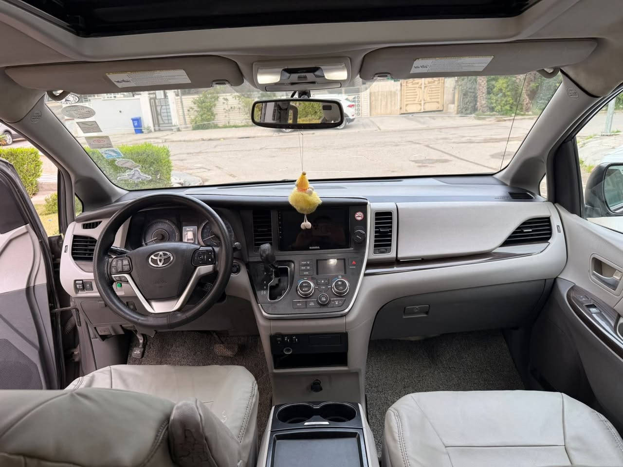 تويوتا سينا 2016
السياره جديده او حلوه 

بيها قطعه صبغ بنيد فقط 

كراسي كهرباء 🔴 

فتحه 🔴 

بصمه🔴 

تدفئه كشنات 🔴 

شاشه 

كامره 

حساسات 

وبعد بيها هواي موصفات 

السياره عليها منضومه غاز جديده 🔴🔴

ورقمها خط 🔴🔴🔴 

مكانها بغداد الامين 

السعر ١٧٨ وبيها شي بسيط ماكو هيج سعر ابد 

***********
