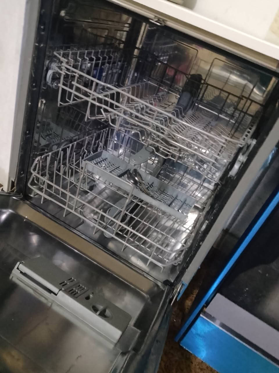 السلام عليكم عندي هاي الغساله مواعين جديده ومابيها اي ضرر شغاله أبيعها ب200 قفل اخذتها ويه الكاونتر وبعت والكاونتر ومابقالها مكان 
مكاني المحمودية


**إذا كنت صاحب هذا الإعلان وتريد حذفه لأي سبب، رجاءا أرسل رسالة إلى الدعم الفني**