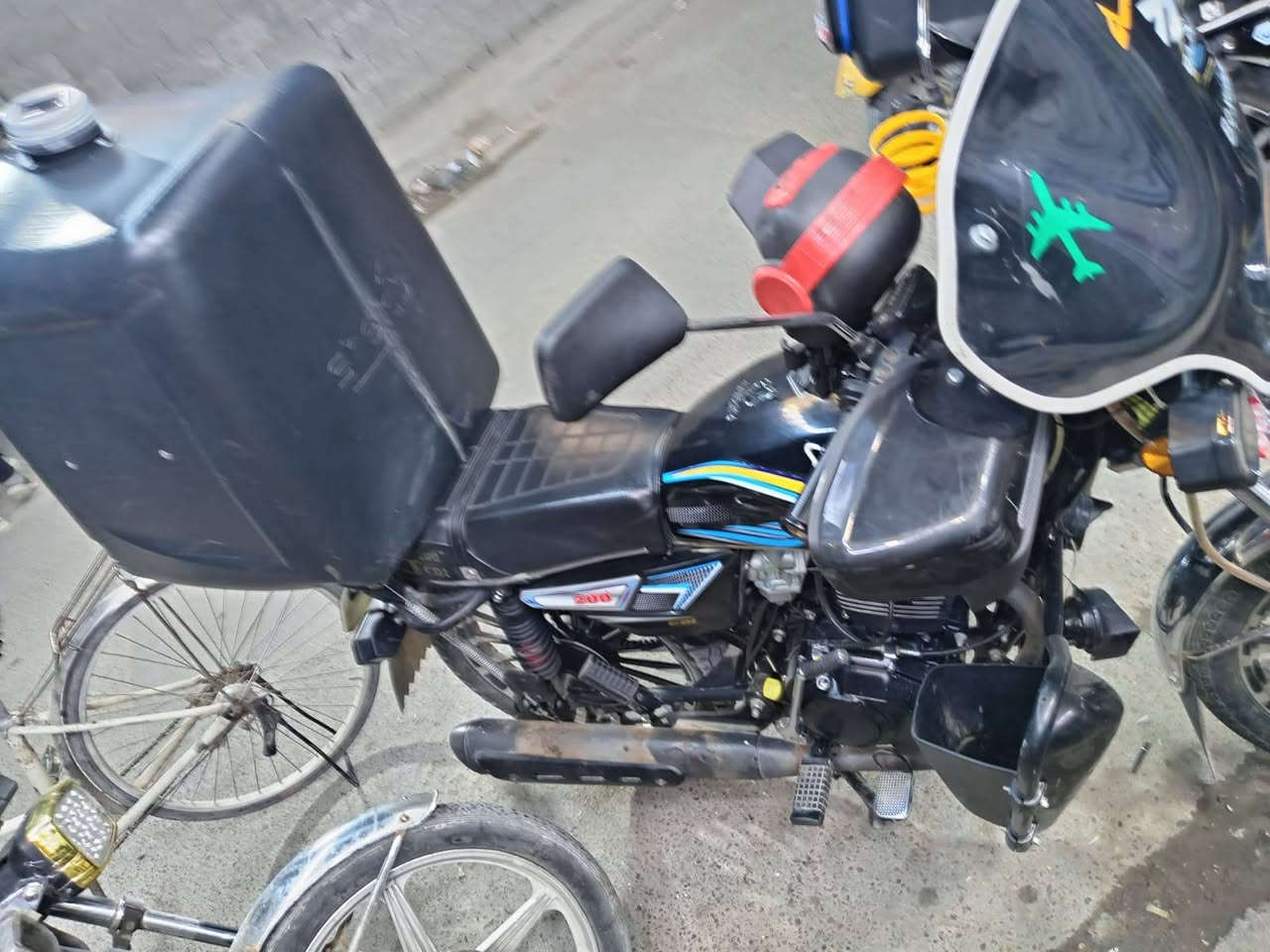 سلام عليكم سونك للبيع دراجة مكفولة مكينه وشاصي كفالة مديل 2024 شاشة الكترونية جديدة كبل الشارع رقم التواصل السعر اتصال وتدللون ***********3
