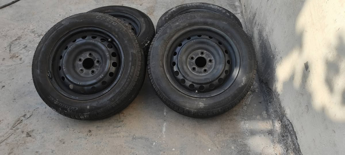 لبيع تخم ويل كوري و تخم تاير نضافه فول حجم 205/60/16 سعر 180 وبي مجال مكاني ديالى ***********
