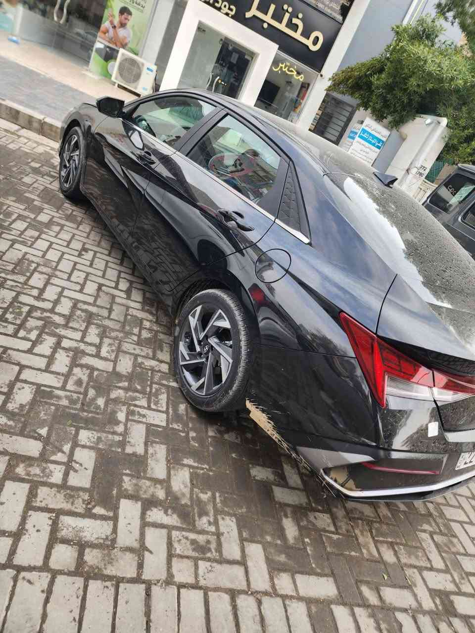 للبيع فقط 
هونداي النترا ٢٠٢٤ زيرو ماشيه 5الاف
 لون اسود فول مواصفات1/1 
 حادثه جاملغ وشويه من باب خلفي بجم كبس بدون ايرباك  بحاله الوكاله جديده وصور حادث مرفقه 
مواصفاته فول 1/1
محرك 2000 الفين دوش 
بصمه +تشغيل عن بعد وترحيب
محرك الفين دوش 
فتحه سقف سلايت 
كشنات جلد +تدفئه بلكشن 
شاحن وايرلس 
اشاير بلمري 
تدفئه بلستيرن 
شاشه متصله كبيره عدادات الكتروني
لايت عدسات +لد نهاري
حساسات اماميه 
منافذ شحن خلفيه
كامره دواره تحكم استيرن كروز سرعه مثبت سرعه رادار امامي وجانبي توقف ذاتي تحديد مسار قياده ذاتيه نظام وظعيات قياده وباقي مواصفات معروفه 
رقم اربيل ترقيم جديد تحويل مباشر
السعر ١٦٩ ورقه وبيه مجال بسيط 
مكاني بغداد السيديه 
اي استفسار/ ***********
                 /***********
