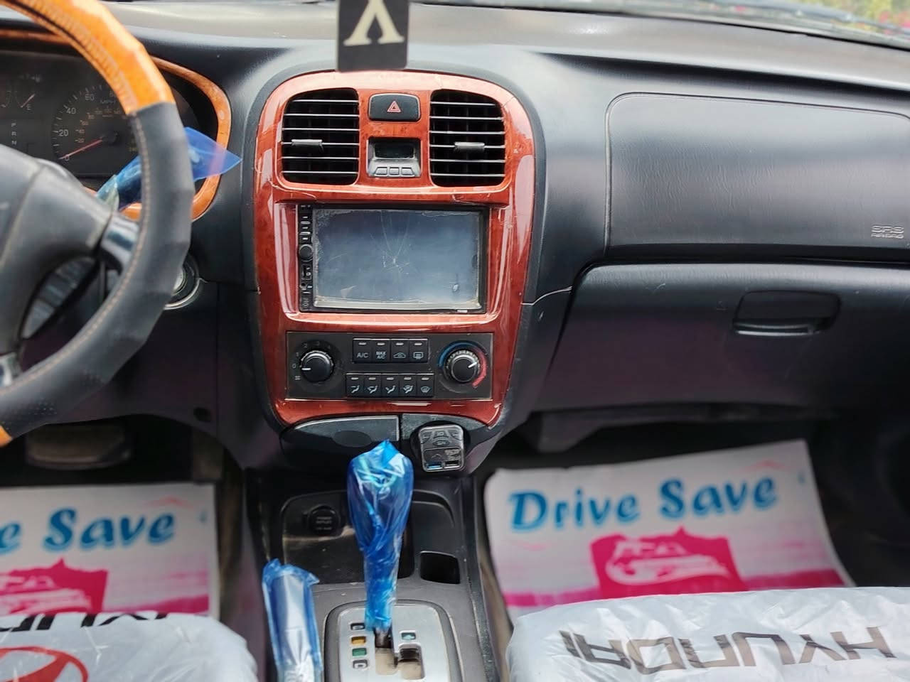 سلام عليكم من رخصة الادمن
هونداي سوناتا ٢٠٠٤ محرك ٤سلندر ٢٠٠٠ رقم بغداد نكليزي بسمي سنويه مجدد محرك وكير كفاله حداديه وره وكدام جديده تخم تايرات جدد كهربائيات كله شغاله السيارة مزوده منظومة غاز تنسه صراف
السيارة خير من الله ترايك للبصره السعر ((67 $)) 
الاستفسار ***********او***********
مكان السيارة بابل قريب جسر الشوملي حمزه
الله يرزق الجميع
