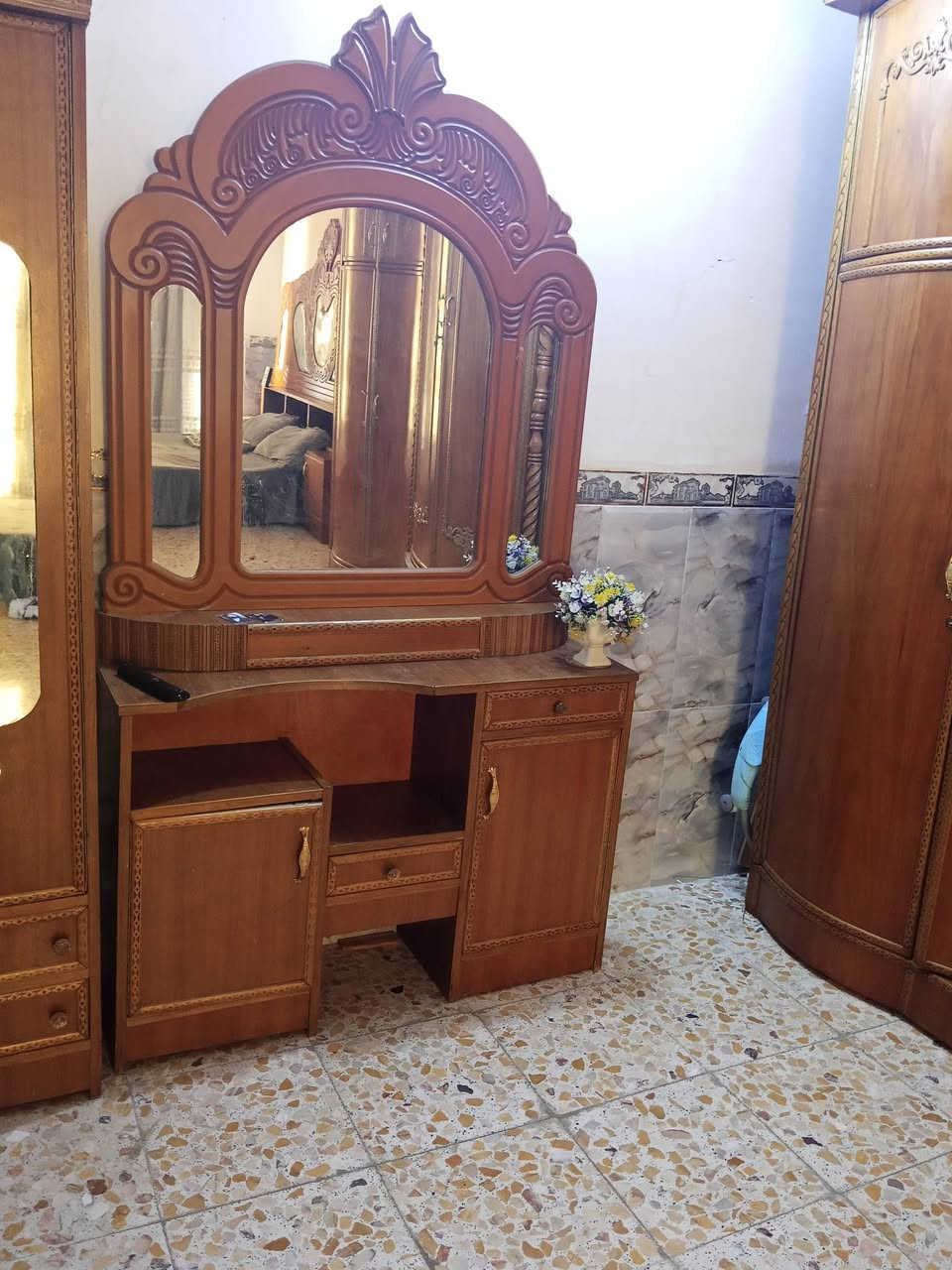 سلام عليكم عندي هاي غرفه للبيع بغداد الحسينيه ***********
