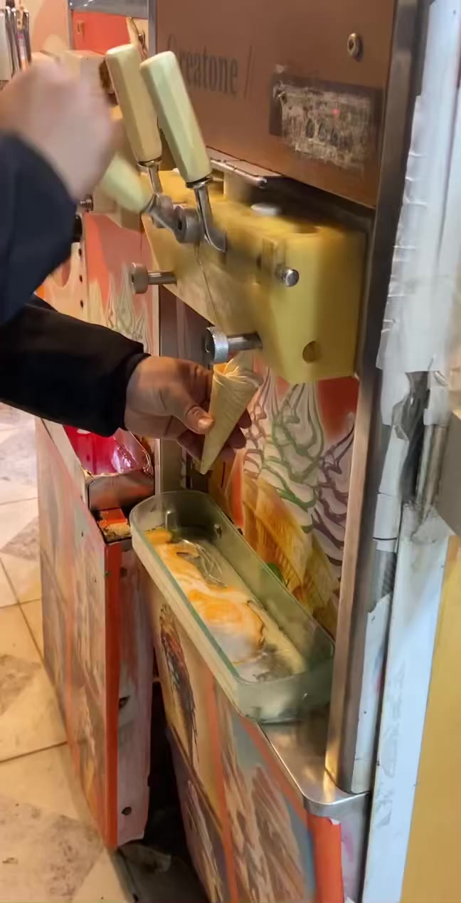 جهاز ايس كريم صيني للبيع / بو فروشتن
عدد ٢ ثري فيز  
شرط شغال 
قصبة بدون بم 
سعر .نرخ/ واحد 5 ورقة و اثنين 9 ورقة و مجال 
استفسار. *********** . واتساب فقط 
مكان قضاء بردرش .محافظة دهوك
