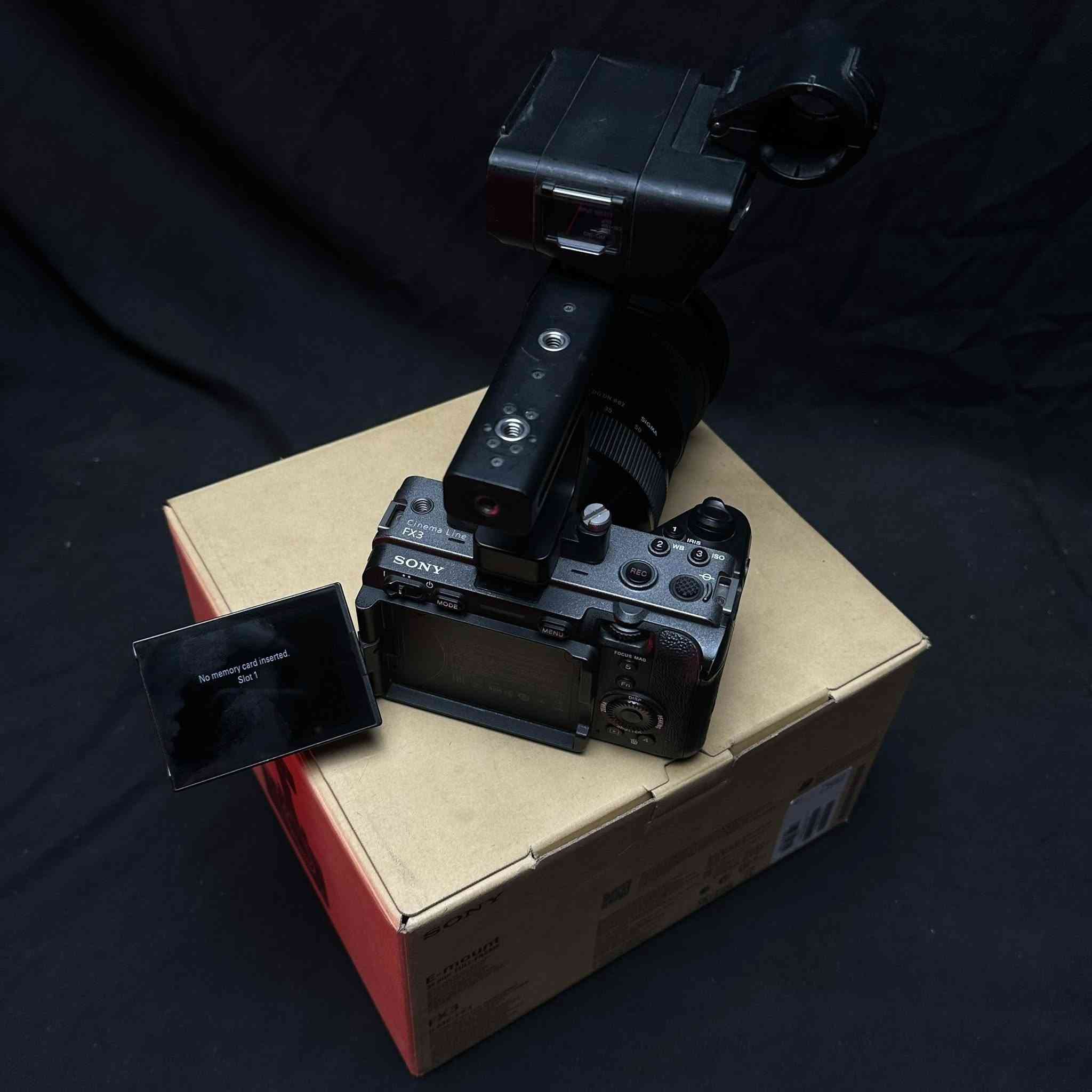 Sony FX3
للبيع سوني fx3 
نضافة 90% 
كما موضح بالصور 

للاستفسار فقط الرقم 
***********
