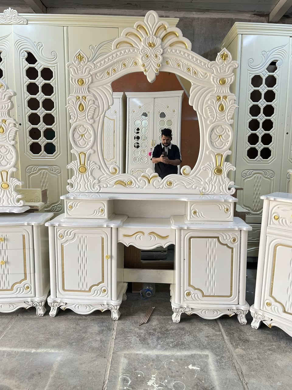 غرفه شغل عراقي ع تصميم تركي نضافه فوول استخدام قليل اي استفسسار واتساب ***********
