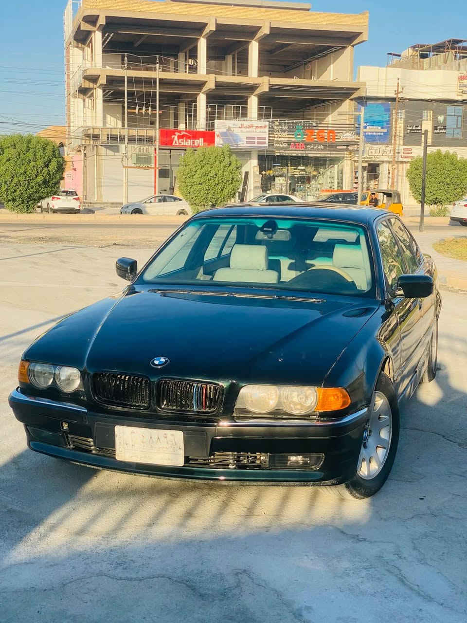 السلام وعليكم 
على بركة الله 
للبيع
BMW 740 كاسحة 
موديل 2000 بلادي 
رقم بغداد تحويل ثاني يوم
فول 
تبريد قطعتين
تخم تاير 
8 سلندر
منضومه غاز 
منضومه زنون عالي ناصي 
صدر 70%
السعر 88 وبيها مجال 
وترهم مراوس حسب القناعه 
وذا اكو بيكم هم اراوس 
مكان السياره بغداد ابوغريب 
اتصال
***********

