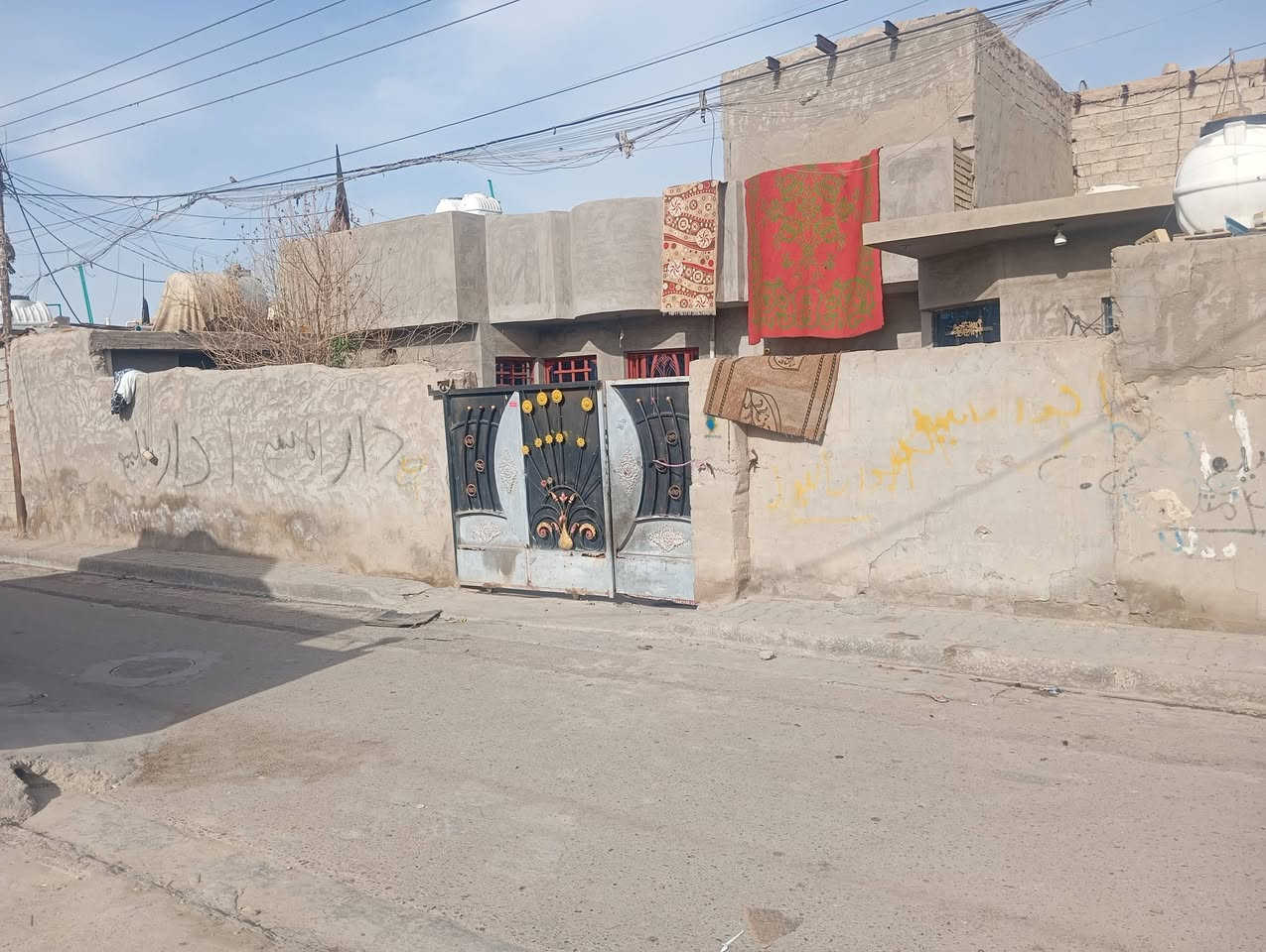 سلام عليكم دار بيت البيع مساحه 400مكان حي رباب  تابعه حي نصر  شارع بحيره ***********
