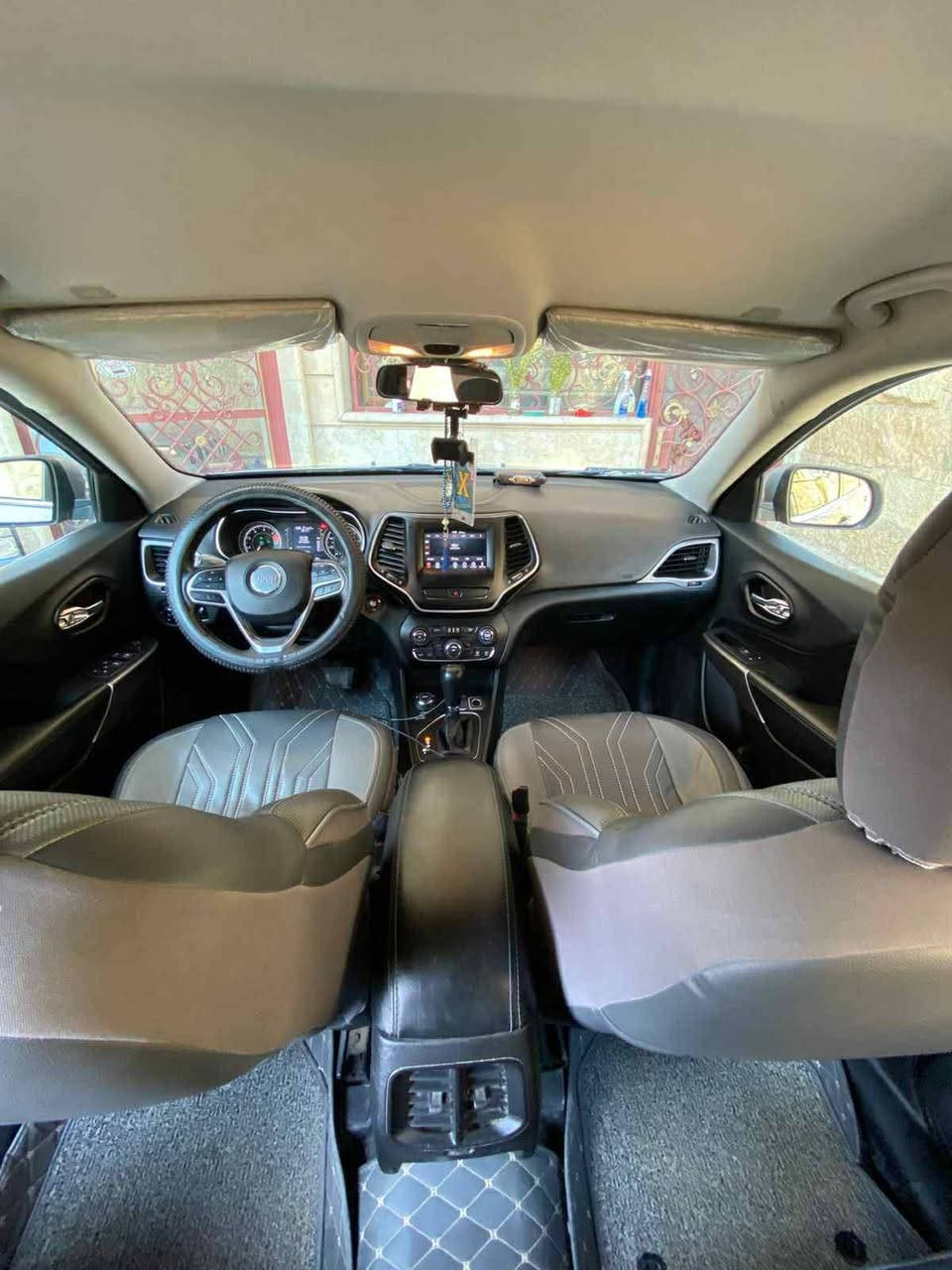 السلام عليكم
جيب بزون موديل 2019 محرك 4 سلندر 2400 سي سي مواصفات لاتتيود بلس بصمة تشغيل وتشغيل عن بعد مقاعد جلد شاشة وسط كرسي كهرباء تحكم ستيرن جهتين كروس سرعة وتحكم صوت واندرويد وكار بلي لايت زينون مع ليد نهاري السيارة عليها ادامة كاملة ومتعوب عليها سيارة مابيها اي نقص صدر امامي جديد تخم تاير جديد باتري جديد نوزلات وكالة جدد دسكات جديدة .
السيارة ماشي 81 الف ميل ورقم اربيل باسمي تحويل فقط. 
حادثها سطحي صفحة الراكب جاملغ وبابين وبدون ايرباك السيارة بدون اي ايرباك كلها سليمة حادث سطحي وصور الحادث موجودة ..بجم كبس بلادي 
السعر 140 ورقة 
موجودة في بغداد 
للاتصال *********** وموجود واتساب
