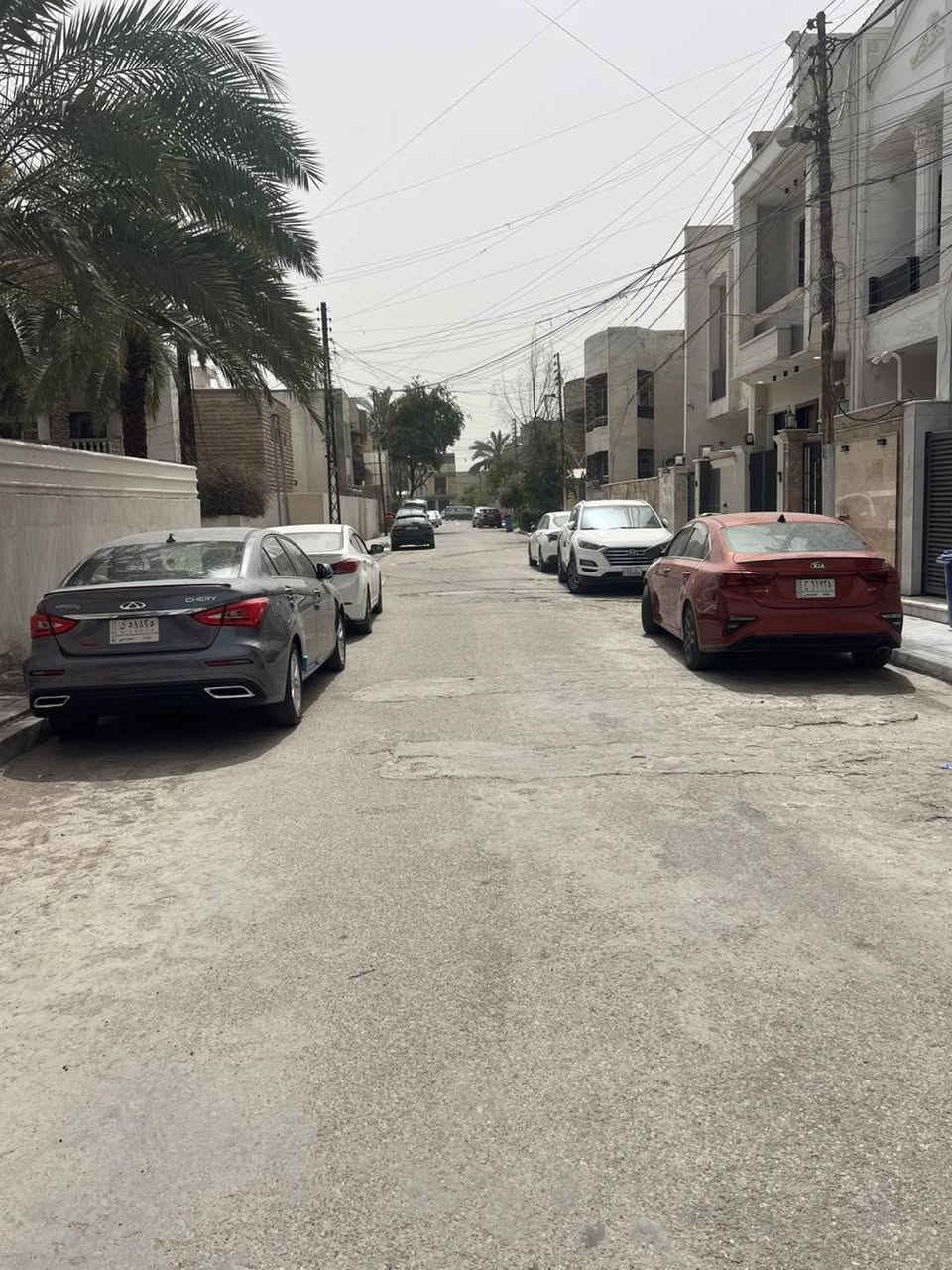 #يعلن_مكتب_الشهم_للعقار

بيت مساحه 100 متر للبيع 🏠🍂

الواجهه 5 متر 
نزال 20 متر 

سنه البناء 2024 مسكون قليل جداا😍
البيت مدخلين 

يحتوي على  استقبال ومطبخ وغرفه نوم وصحيات  عدد 2 ومنور 
الطابق الثاني :: غرفتين نوم وصحيات 
الطابق الثالث :: بيتونه وسطح 

العنوان :: حي الجهاد :: المخابرات :: خلف جامع محمد رسول لله :: مربع ال300 متر 
منطقه راقيه جداا وكامله خدمات 

السعر والاستسفار الاتصال *********** 📞📞#يعلن_مكتب_الشهم_للعقار
