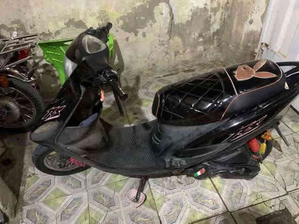 السلام عليكم عدله للبيع
كله ختم واحد ويه المكينه بس الكفرات لا سوادات كله مختمه وملحه عدى حاضن الدشبول كله شغاله ما بيه اي نقص غير الباتري بوشه 55 اول فتحه اله لغرض السرعه البوشه الاصليه موجوده انطيه وياه اي استفسار ثاني موجود خاص وواتساب ***********
