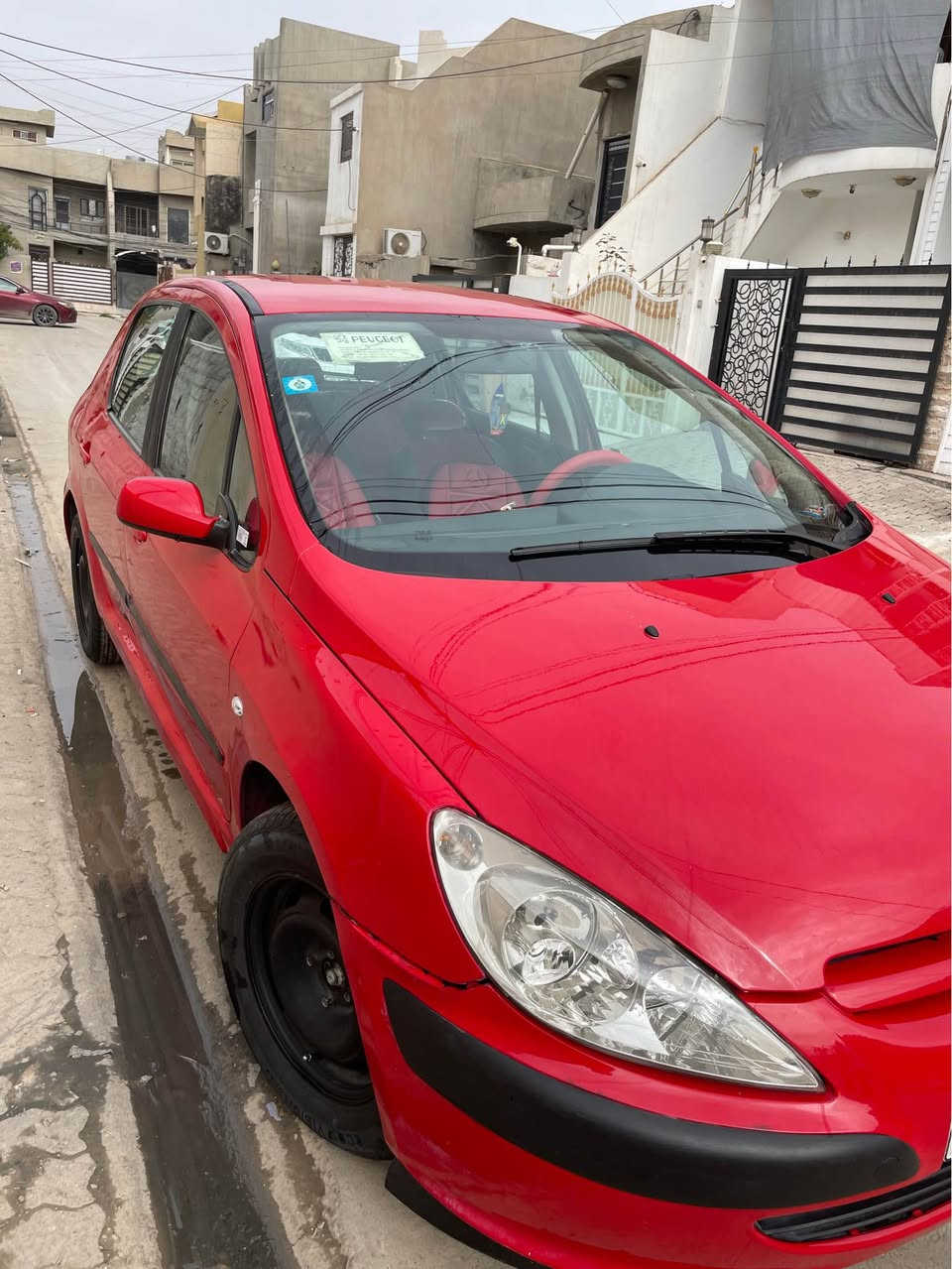 بيجو 2005
شاشه كامره
اوتماتيك 
شرط كير ومحرك 
تخم تاير جديد 
باتري جديد 
صدر جديد 
سنتر لوك 
كهربائيات كل شغاله شرط 
السياره صبغ عام 
السياره خير من الله بس شغل وطلع ماتصرف عليه ربع دينار مال جناي 
السعر 51 وبي مجال كلش قليل 
*********** 
مكان السياره كركوك كركوك, العراق
