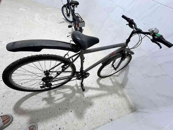 سلام عليكم 
بايسكلات اثنين واحد رياضي 
واحد مال اطفال نظيفات متروكه 
قيم بالي يرضي الله واخذ مكاني بغداد 
***********
