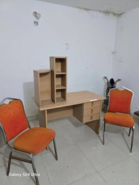 طاولة مكتبية • كرسين • طرابلس