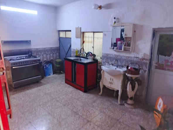 بيت م ١٠٠ متر حوش جبير تواليت خارجي حمام داخلي استقبال وصاله مطبخ وغرفه جبيره منطقه الحسينيه الجريخي شارع أبو رسول مقابل مطعم جكن خلف اسواق عمي السعر ٥٥ وبي مجال للشراي
الرقم ***********
