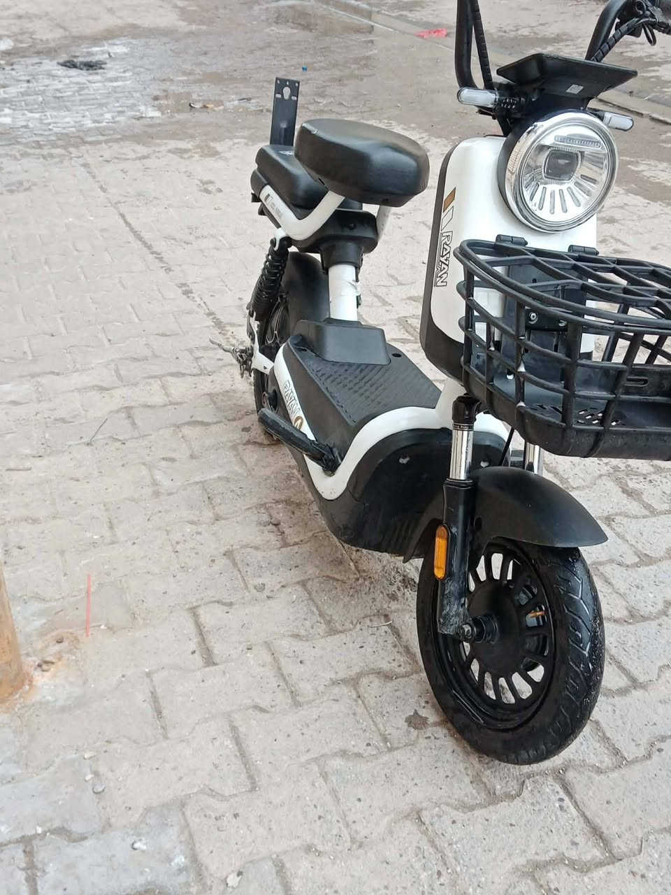 سلام عليكم شباب دراجه شحن البيع شاركت لريان درجه نضيفه وحلوه السعر 300وبيهه مجال لعلوان بغداد قضاء المحموديه  رقم لهاتف ***********
