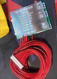 منظم جهد • بطاريات • يو بي اس