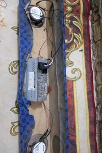 للبيع جهاز مضخم صوت مع سماعتين، مناسب للاستخدام في السيارة. يعمل بشكل ...