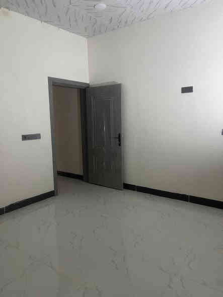 #للايجار طابق ارضي ١٠٠ متر مستقل تماما عن الطابق الثاني بناء حديث صفر بمنطقه حي الزوراء ال٧٧ خلف التجاري 
مطلوب موظف  وعائله صغيره للاتصال ***********
مكتب الرشيد للعقار واتساب موجود
