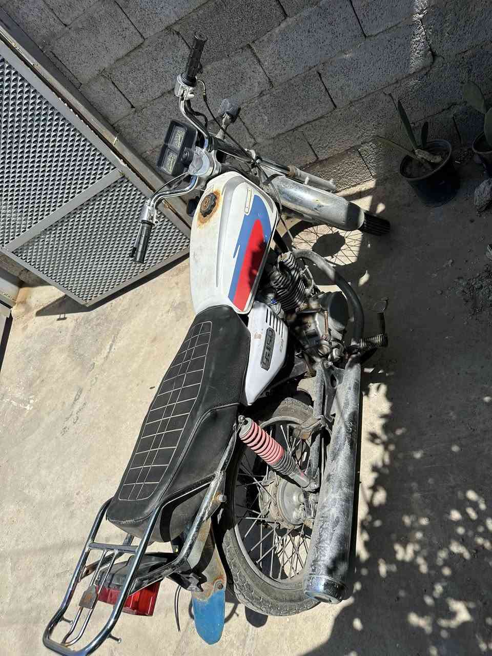 دراجة نامه
دراجة نقص بس كلوب امامي
جانت حربية ورجعتها بلاد 
اوراقها ضاعن بدون اوراق 
السعر 350 
العنوان بغداد


**إذا كنت صاحب هذا الإعلان وتريد حذفه لأي سبب، رجاءا أرسل رسالة إلى الدعم الفني**
