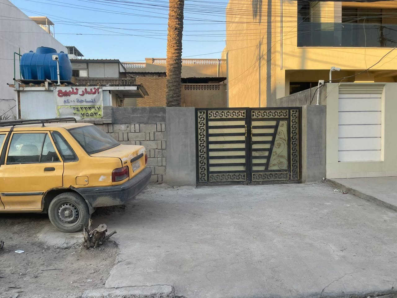 سلام عليكم
بيت للبيع طابو ملك صرف المكان صالح للسكن وللاستثمار
المساحة 410‪
الموقع مميز، بغداد / الأمين الثانية (بداية شارع الشهداء) / حي المعلمين (المثلث الذهبي) قرب أفران جوهرة المعلمين  واعدادية الجمهورية 
قريب جدا على شارع الشهداء
متوفر كافة الخدمات ماء كهرباء تبليط مدارس أسواق علوة مخضر كل شيء متوفر، منطقة المثلث الذهبي معروفه بالمعلمين كل شيء متوفر بيها وكل شيء قريب من البيت الكيات والتكسي وغيره
المنطقة هادئه وصالحه للسكن والاستثمار
للاستفسار واتساب ***********
او 077‪07652798
