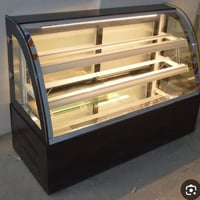 عندي عارضات كيك ثنين مستعملات اخت الجديده  العرض مترتين استفسار 078835...