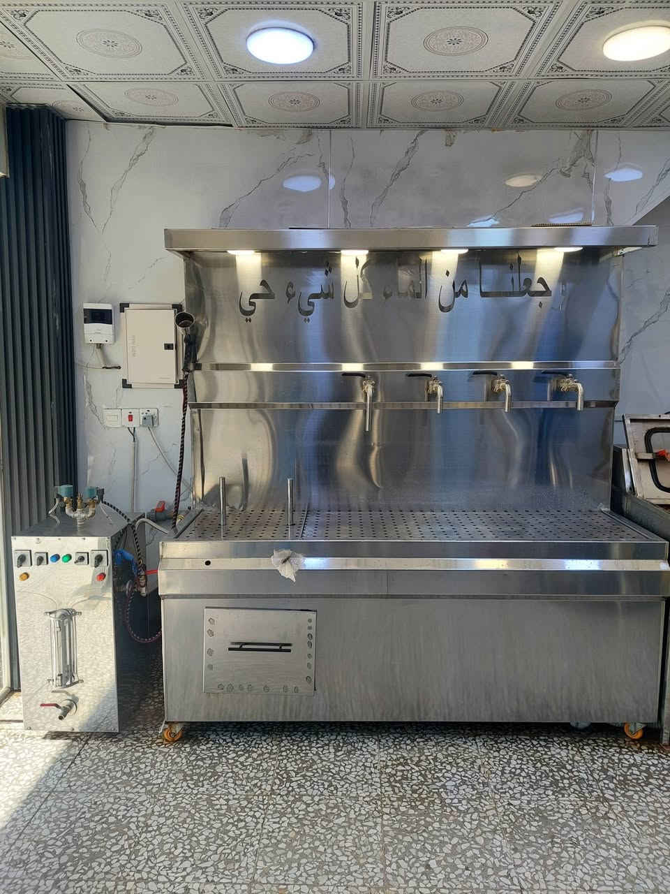 السلام عليكم 
محطة للبيع تصفي ٢٠٠٠ لتر بالساعه 
تحتوي ع تانكيات عدد ٢ سل ستيل ٢٠٠٠ لتر الواحد 
ميز ترس سل ستيل 
غساله دبات 
جهاز بخار 
تانكيات الخابط عدد ٢ الواحد ٥٠٠٠٠ لتر 
ماطورات ترس عدد ثنين الكبار 
رفوف دبات عدد ٢ الثقيل 
شاشه بلازمه 
اخوان المنضومه كلش جديده الله شاهد وكلشي شغال مناقصهه شي تجي كبل تفتح وتشتغل 
ملاحضه مابيع مفردات ابيع كلهه شلع 
السعر ع الوات ساب ***********
