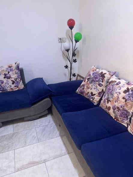 تخم مستعمل نضيف جداً سعره 350 الف وبي مجال قليل عنواني السيدية بالقرب من جامع ابراهيم الخليل واتس اب ***********
