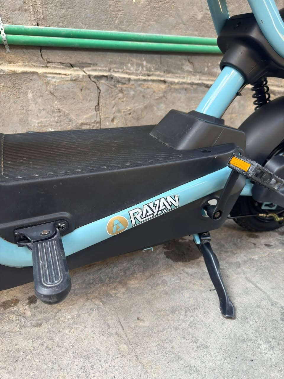 سلام عليكم ورحمه الله وبركاته عيني باسكل شحن حجم ١٤ باسكل نفس الصوره اذ مو نفس الصوره مرجوع باسكل نضيف مسخدم  بس نضافه فول  كدامك الباسكل كامل   فقط هورن واشاير ميتشغلن بس تبدللهم فيش  لايت امامي ناصي عالي الباسكل مامبدل بي شي بس تاير خلفي فقط وابريك باسكل تجي عل فحص لا تكلي شكد مستخدم الباسكل عدي صاله هواي بس محافضين عليه كلش جديد مو تجي وتكلي شبيه مابيه شنو بيه هاي المواصفات حجيتهه وياه بصمه و٢سويج المكان كربلاء حي العسكري سوق العابد قرب حديقه النور  رقم هاتف *********** السعر 250 الف  وبي مجال
