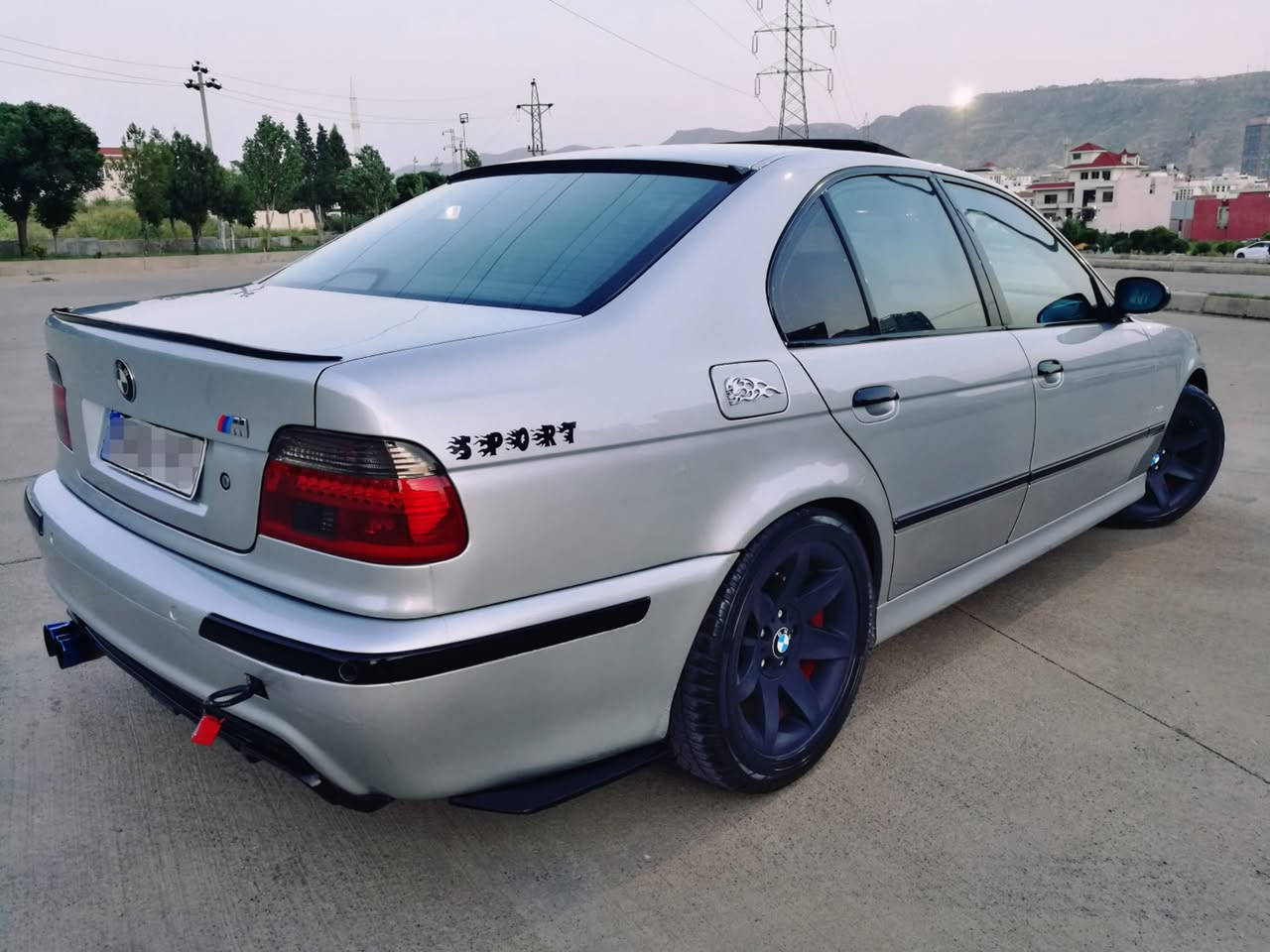 2002 BMW 544i V8!
قه پات مواسه فات سلاید شوشه جام فو تو ئاوینه گه وره M5  پةردة بلادي سه قف شه مو کوشن جلد خه زن 
مي موري کوشن هیته ر سوکان M که ره باي تحديد سورعة و فوليوم شاشه گةورة كاميره 
زور مواسه فاتی تره له گه له 
هه مو شتیکی بیلادی خوی ده سکاری نه كرا وه
مه نه فیستی ئه سلی خوی له گه له ابراهيم خليل
سةيارةكة لؤكو خاوينة دةعامي لؤدةعامي بةشةرت
يةك دينار مةسروفي تيدانية زؤر بةقوةتة
بي دعم و ليدان هەموو گیانی بە شەرت 
كير و مةكينة ته بريد و هيته ر كاره باي بةشةرت
سه قفو حيزام به شه رت


**إذا كنت صاحب هذا الإعلان وتريد حذفه لأي سبب، رجاءا أرسل رسالة إلى الدعم الفني**